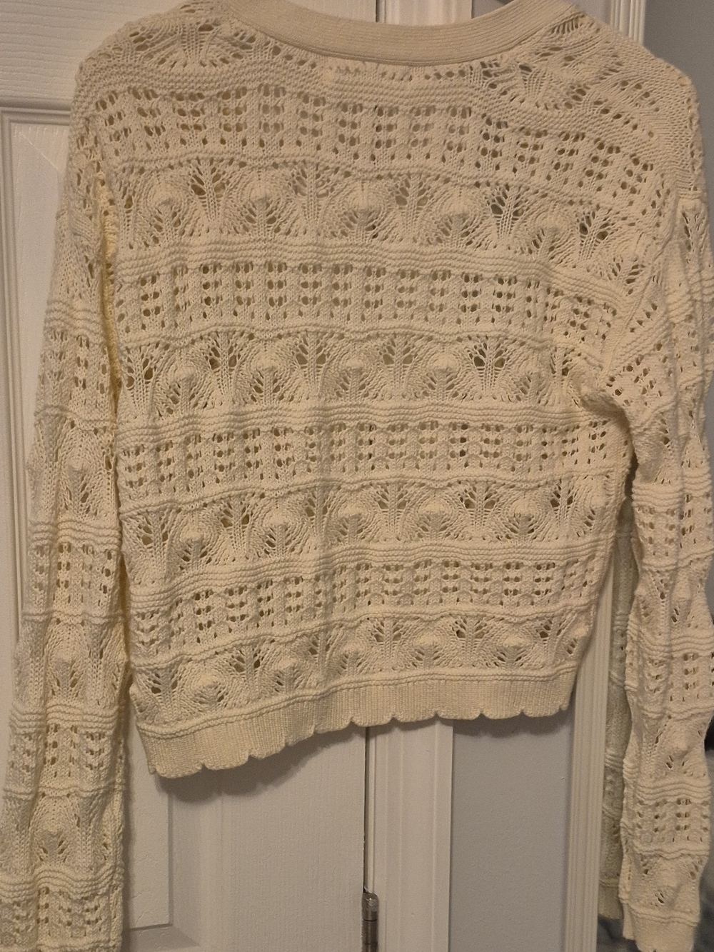 Reserved Ivory Openwork Cropped Button Cardigan - Picture 3 of 3